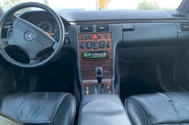 MERCEDES BENZ E 300d AUTOMATIC,REGISTRIRAN,VELIKI
