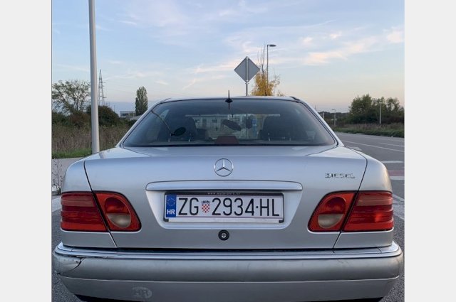 MERCEDES BENZ E 300d AUTOMATIC,REGISTRIRAN,VELIKI