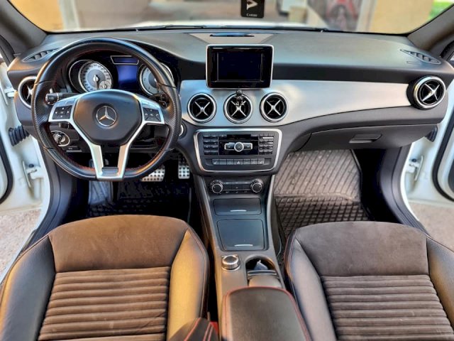 MERCEDES-BENZ CLA 220D AMG