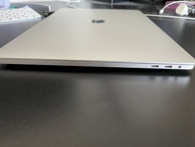 MacBook Pro 15 Retina / i7 / 16GB / TouchBar
