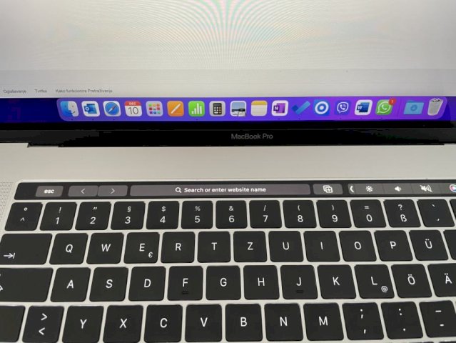 MacBook Pro 15 Retina / i7 / 16GB / TouchBar