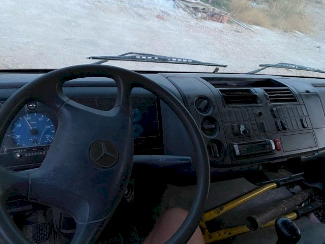 Mercedes Atego 1823 Kiper/kran, 2000 god.