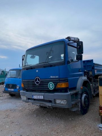Mercedes Atego 1823 Kiper/kran, 2000 god.