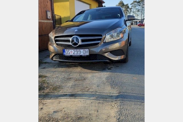 Mercedes-Benz A-klasa A180