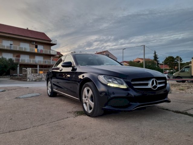 Mercedes-Benz C-klasa 300 h