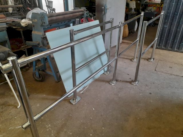 Metalna niklana ograda