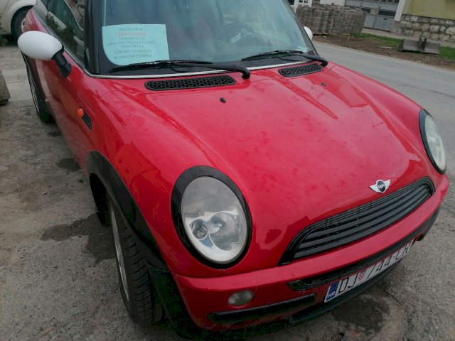 Mini Cooper 1.6. Benz