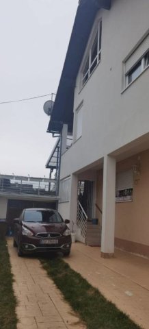 Moderno uređena kuća sa dva odvojena stana