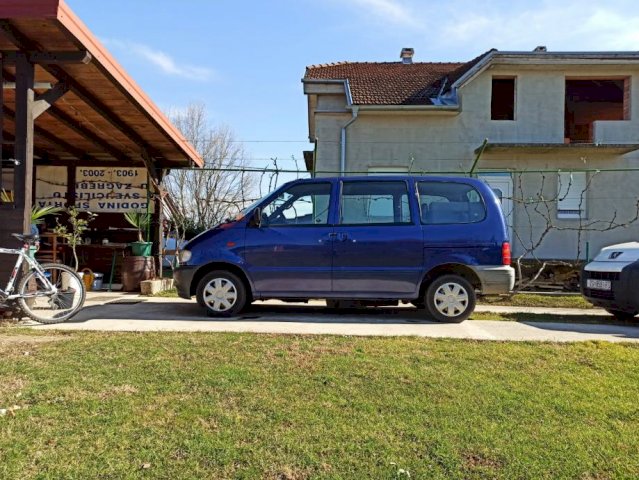 NISSAN SERENNA 1,6 71KW -2 KOMADA