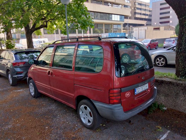 NISSAN SERENNA 1,6 71KW -2 KOMADA