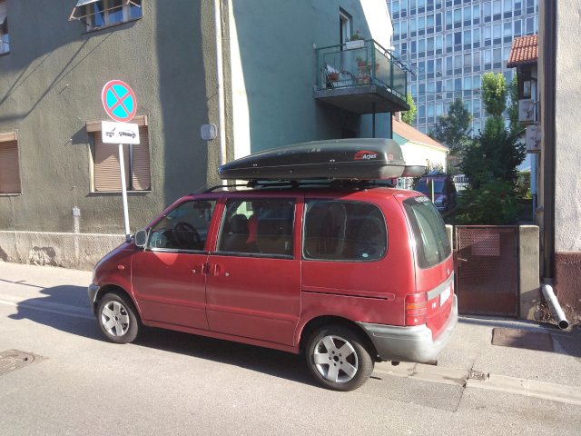 NISSAN SERENNA 1,6 71KW -2 KOMADA