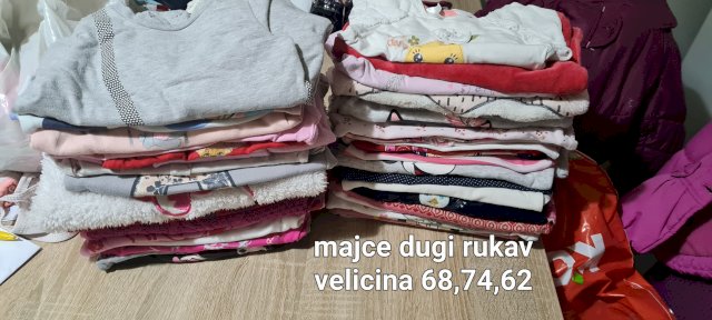 Odjeca raznih velicina i obuca za curicu