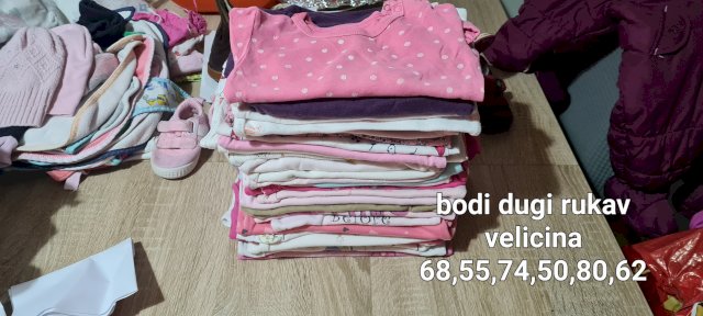 Odjeca raznih velicina i obuca za curicu