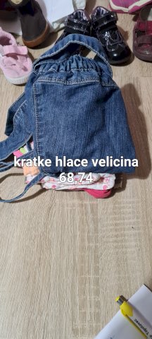 Odjeca raznih velicina i obuca za curicu