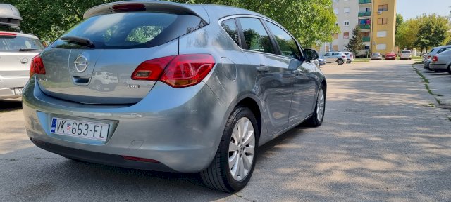Opel Astra 1.7 CDTI COSMO SPORT