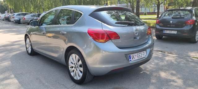 Opel Astra 1.7 CDTI COSMO SPORT