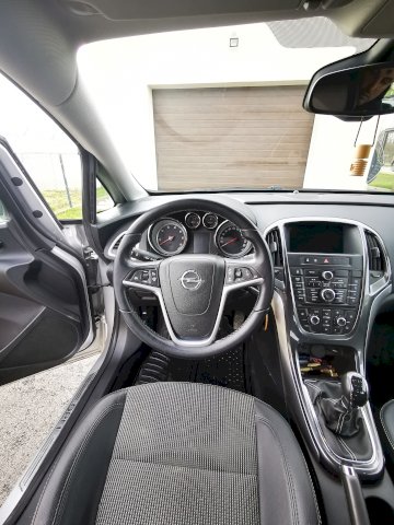 Opel Astra J Sports Tourer cosmo 1.7 cdti 96kw