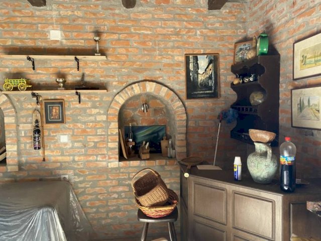 PODRUM VINSKI GATOR U BARANJI NA STAROJ CESTI