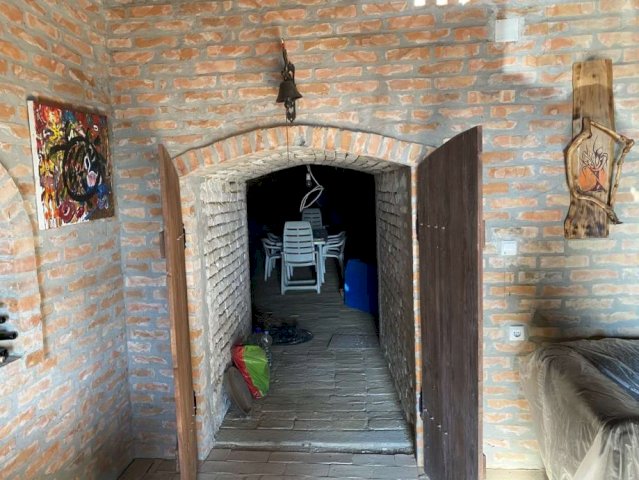 PODRUM VINSKI GATOR U BARANJI NA STAROJ CESTI