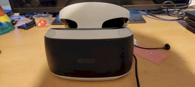 PS4 PRO 1 TB sa VR, palicama za vr kamera