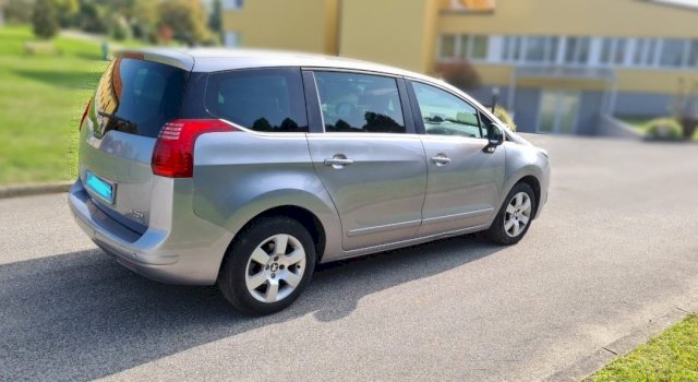Peugeot 5008 1,6 e-HDi automatik 7 Sjedala