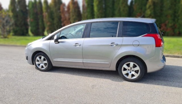 Peugeot 5008 1,6 e-HDi automatik 7 Sjedala