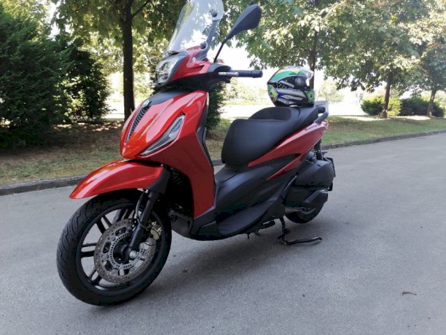 Piaggio Beverly 300S 278 cm3, 2021 god.