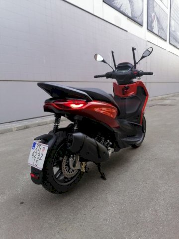 Piaggio Beverly 300S 278 cm3, 2021 god.