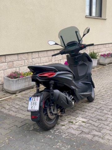 Piaggio Beverly 300 S hpe 298 cm3, 2021 god.