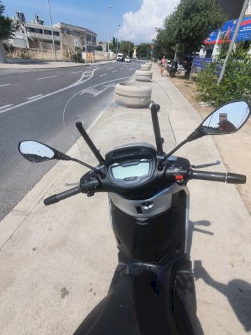 Piaggio Beverly 400 hpe 400 cm3, 2021 god.