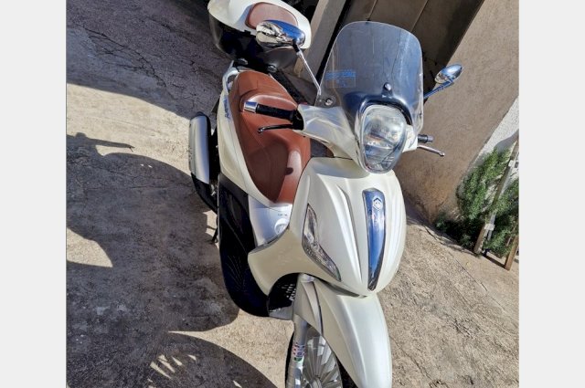Piaggio beverly 300 servisiran OCUVAN + KUFER