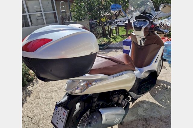 Piaggio beverly 300 servisiran OCUVAN + KUFER