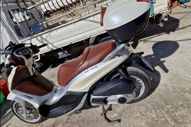 Piaggio beverly 300 servisiran OCUVAN + KUFER