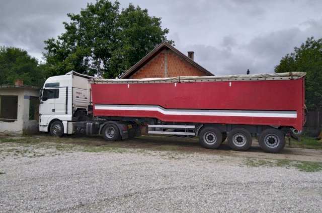 Poluprikolica 50 cm 2000g AKCIJA.....