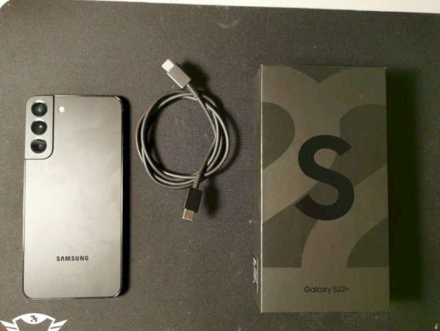 SAMSUNG S22+ 256GB *ZAMJENA ZA IPHONE*