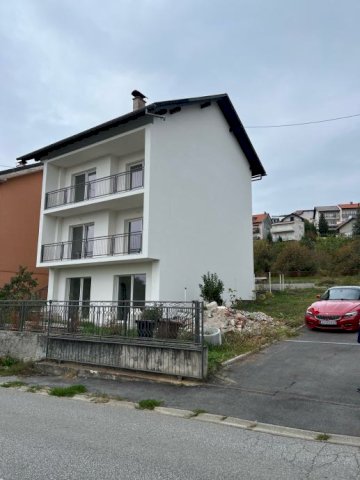 Stambena zgrada u Gračanima sa 4 odvojena stana