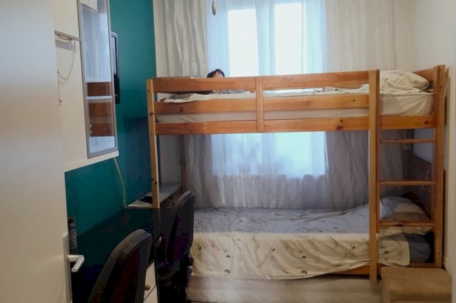 Stan u Sinju, trosoban, 1 kat ,potpuno renoviran.