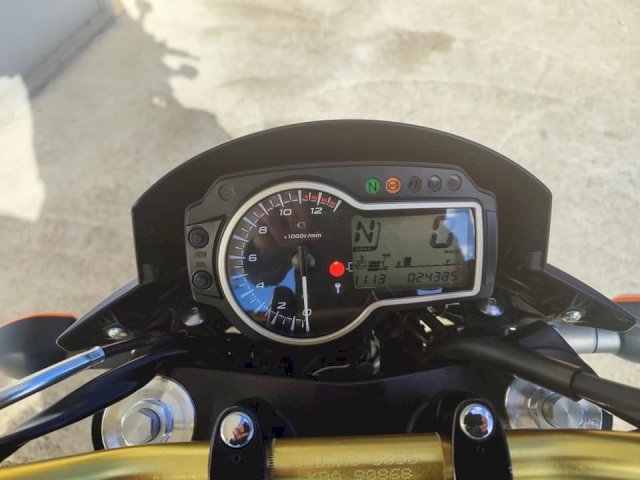 Suzuki gsr 750