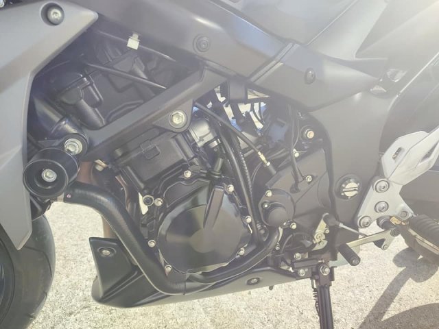 Suzuki gsr 750