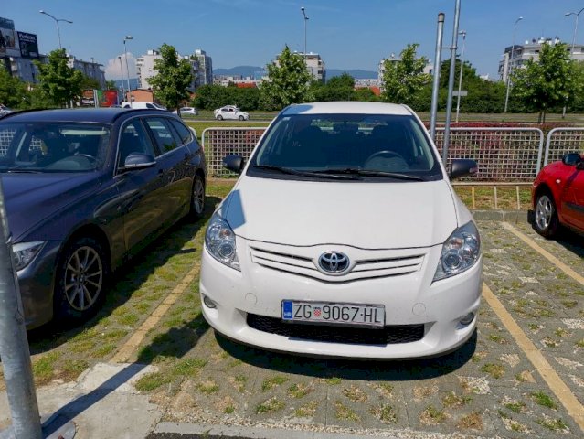TOYOTA AURIS 1.4, 2012 god.