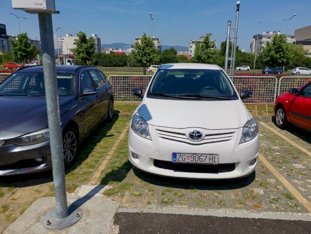 TOYOTA AURIS 1.4, 2012 god.