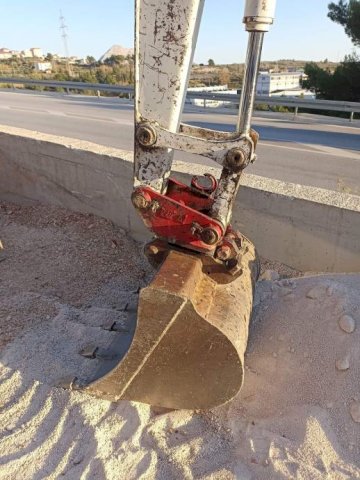 Takeuchi TB175