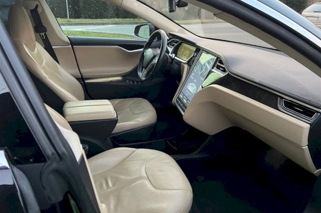 Tesla Model S S60 - Lifetime Free Charging