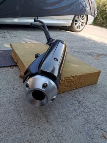 Tmax 530 auspuh , originalni