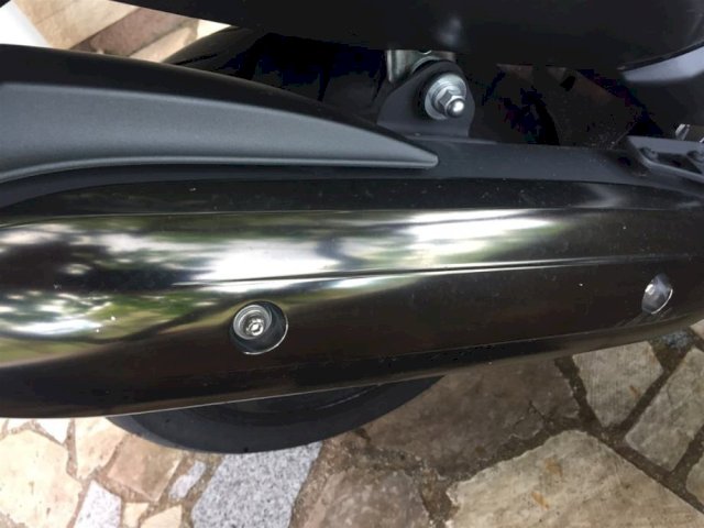 Tmax 530 auspuh , originalni