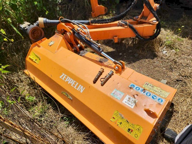 Traktor BELARUS 921.3 + priključci sa slika