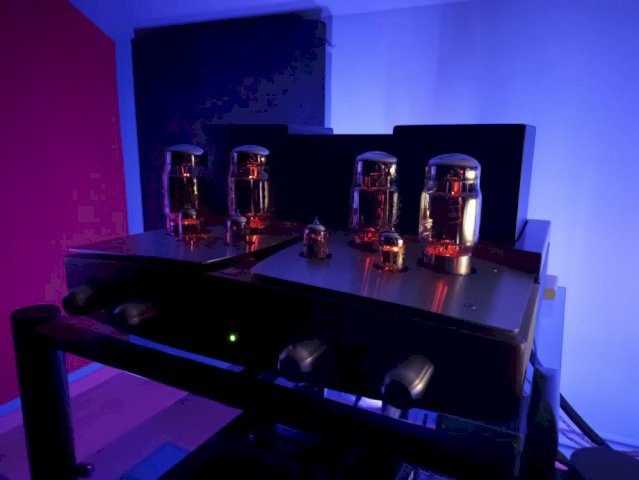 Unison Research Sinfonia & Gold Lion Tubes