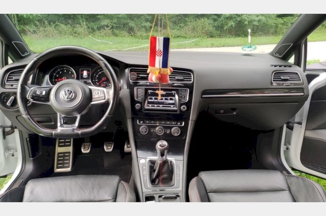VW Golf VII GTI Perfomance
