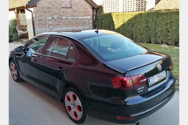 VW Jetta TDI ( 70000 km )