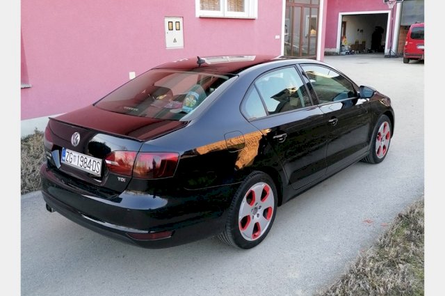 VW Jetta TDI ( 70000 km )
